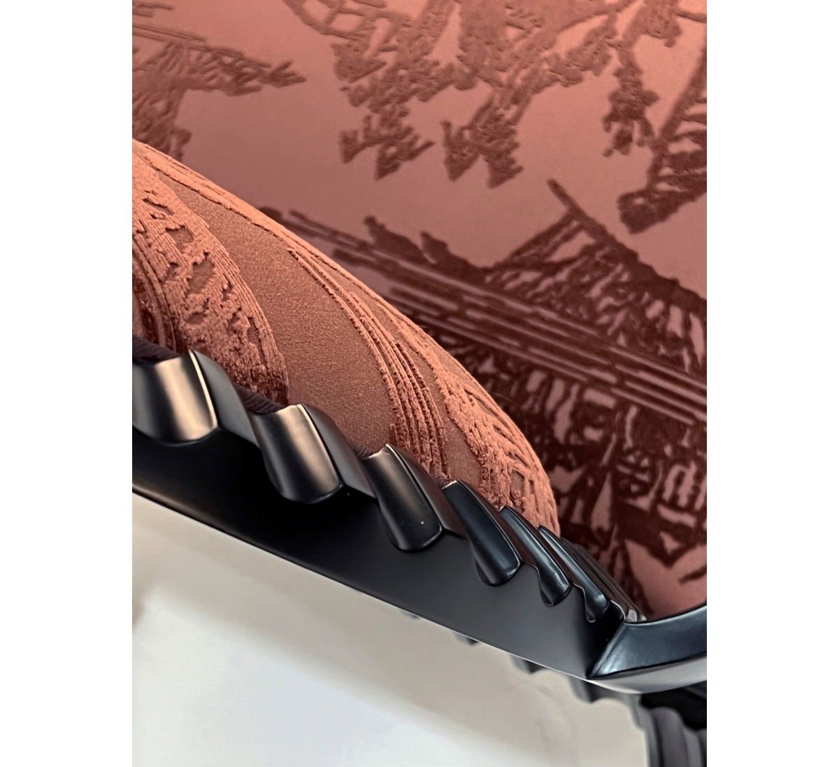 Кресло GRAND FLUTE Donghia, стоимость 660 000 руб.  Фотография 1